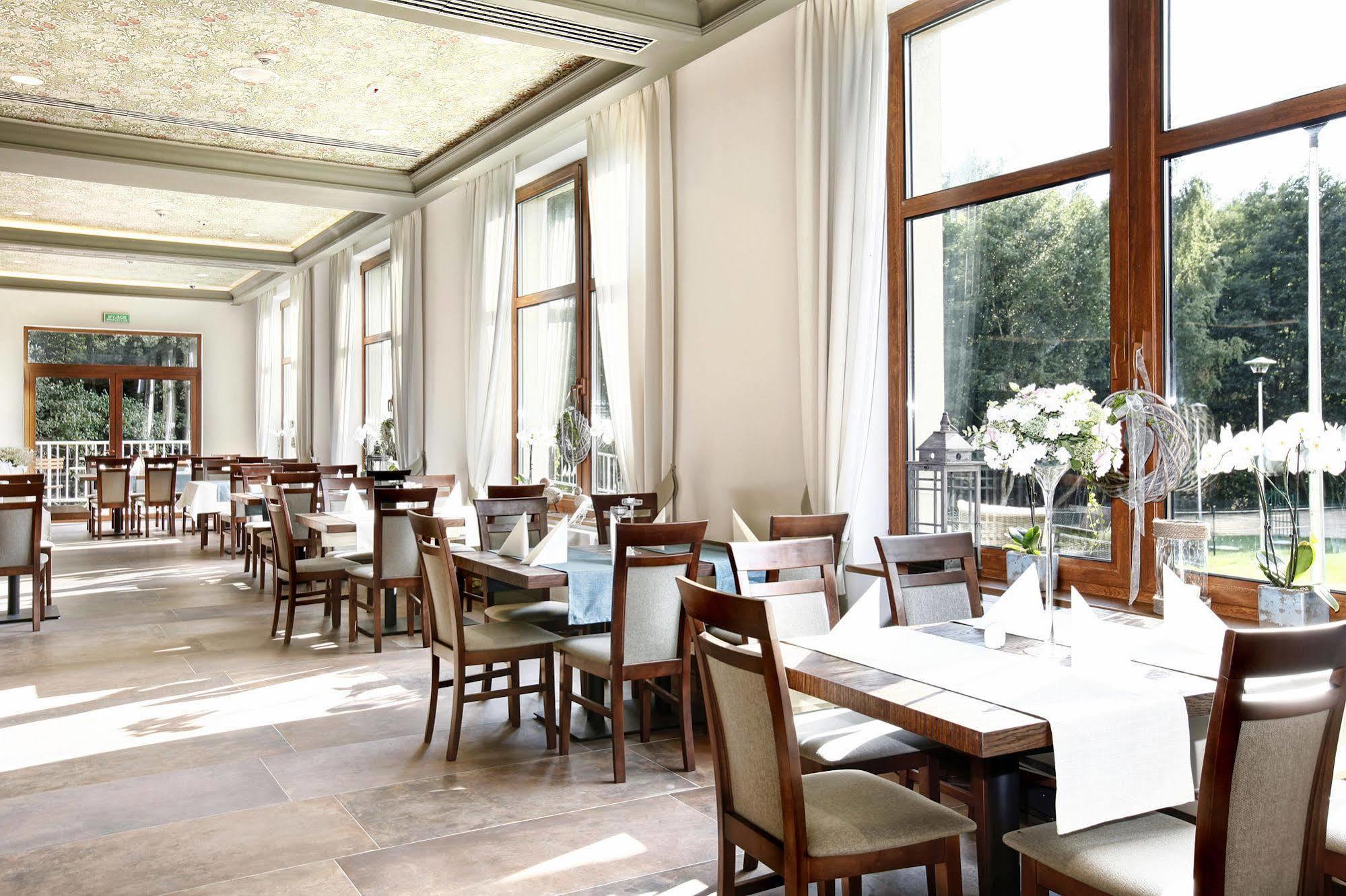 Hotel Aubrecht Country Spa Resort Przechlewo Exterior foto