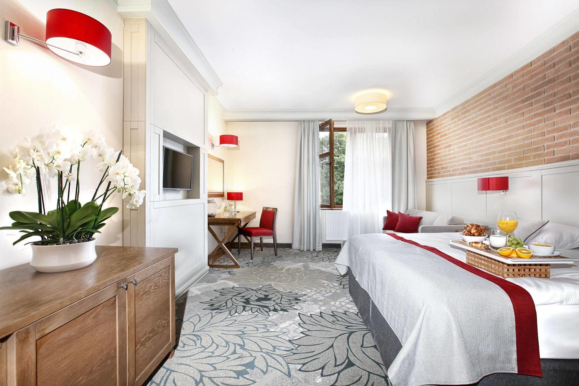 Hotel Aubrecht Country Spa Resort Przechlewo Exterior foto